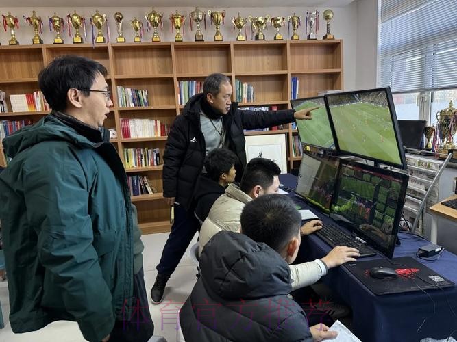 为新赛季全面推行视频助理裁判系统（VAR）中国足协组织系统培训